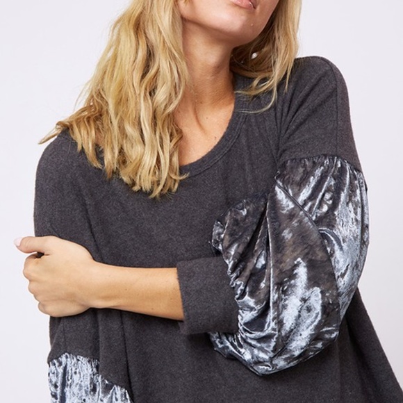 Long Sleeve velvet bubble sleeve top - Picture 3 of 3